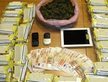 Συνελήφθη 49χρονος- Βρέθηκαν ναρκωτικά και λαθραίος καπνός στο σπίτι του